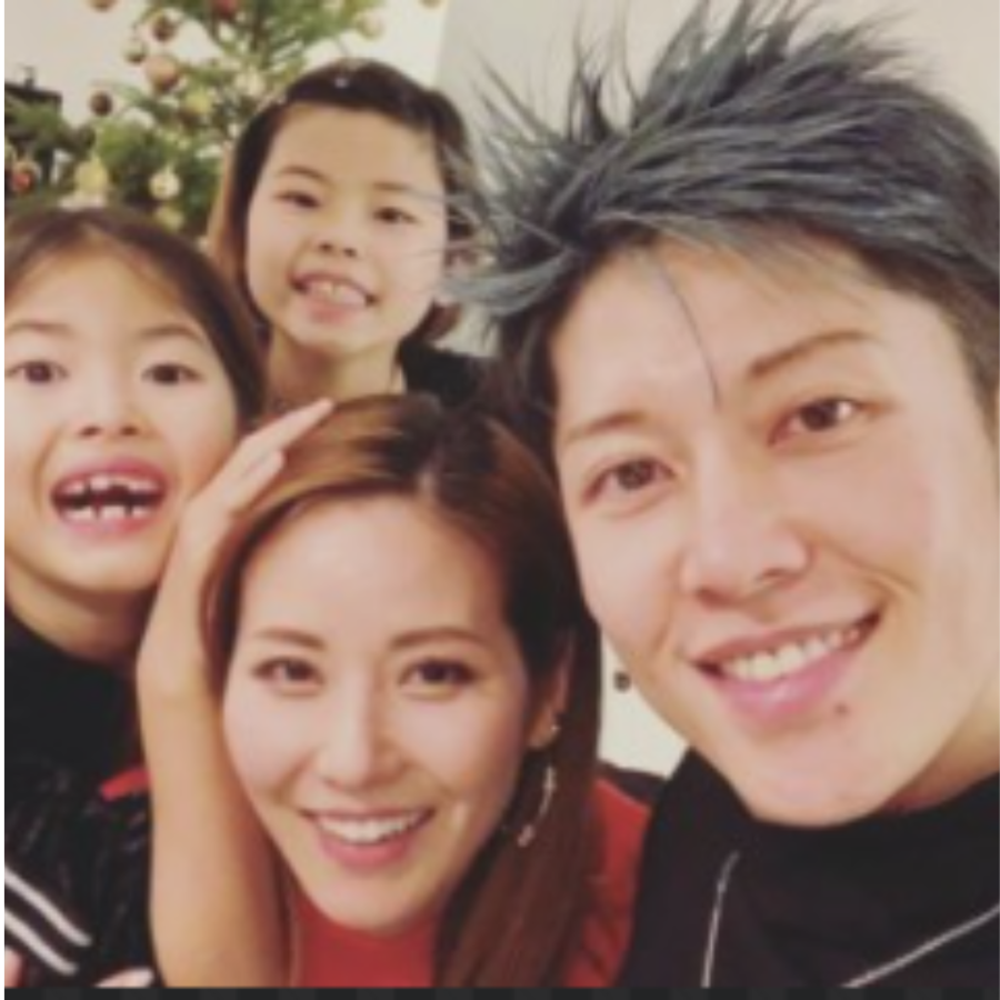 MIYAVI 家族写真 本人、妻と子供2人