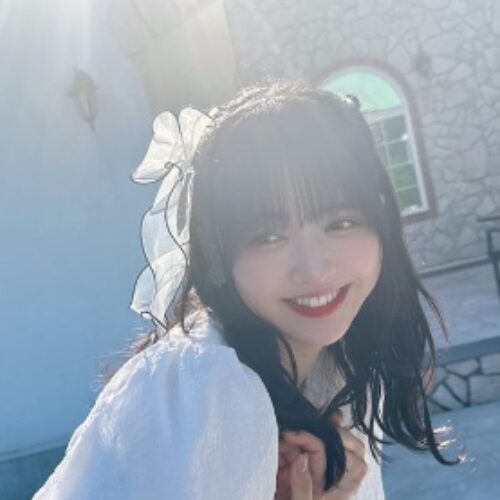 鎮西寿々歌 白い服 お嬢様