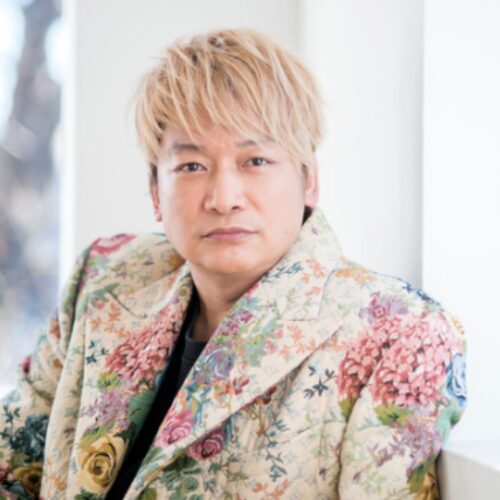 香取慎吾　派手なジャケット