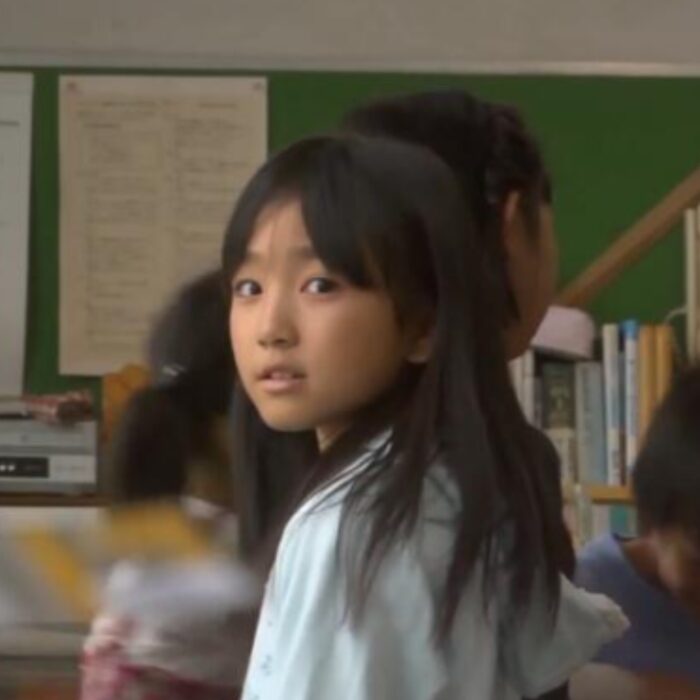 矢吹奈子 学生時代の振り向いた写真