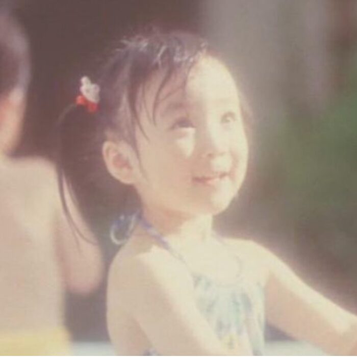 矢吹奈子 幼少期の水着写真