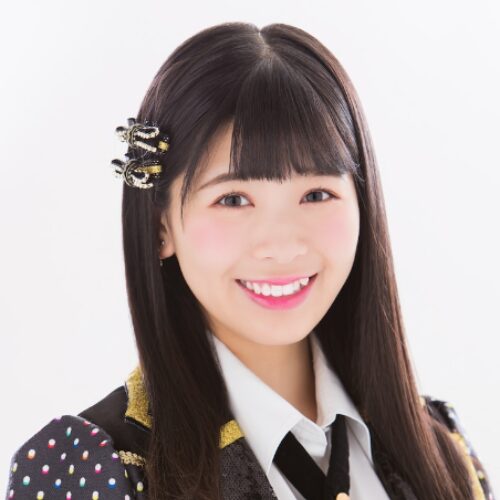 安田桃寧 笑顔写真